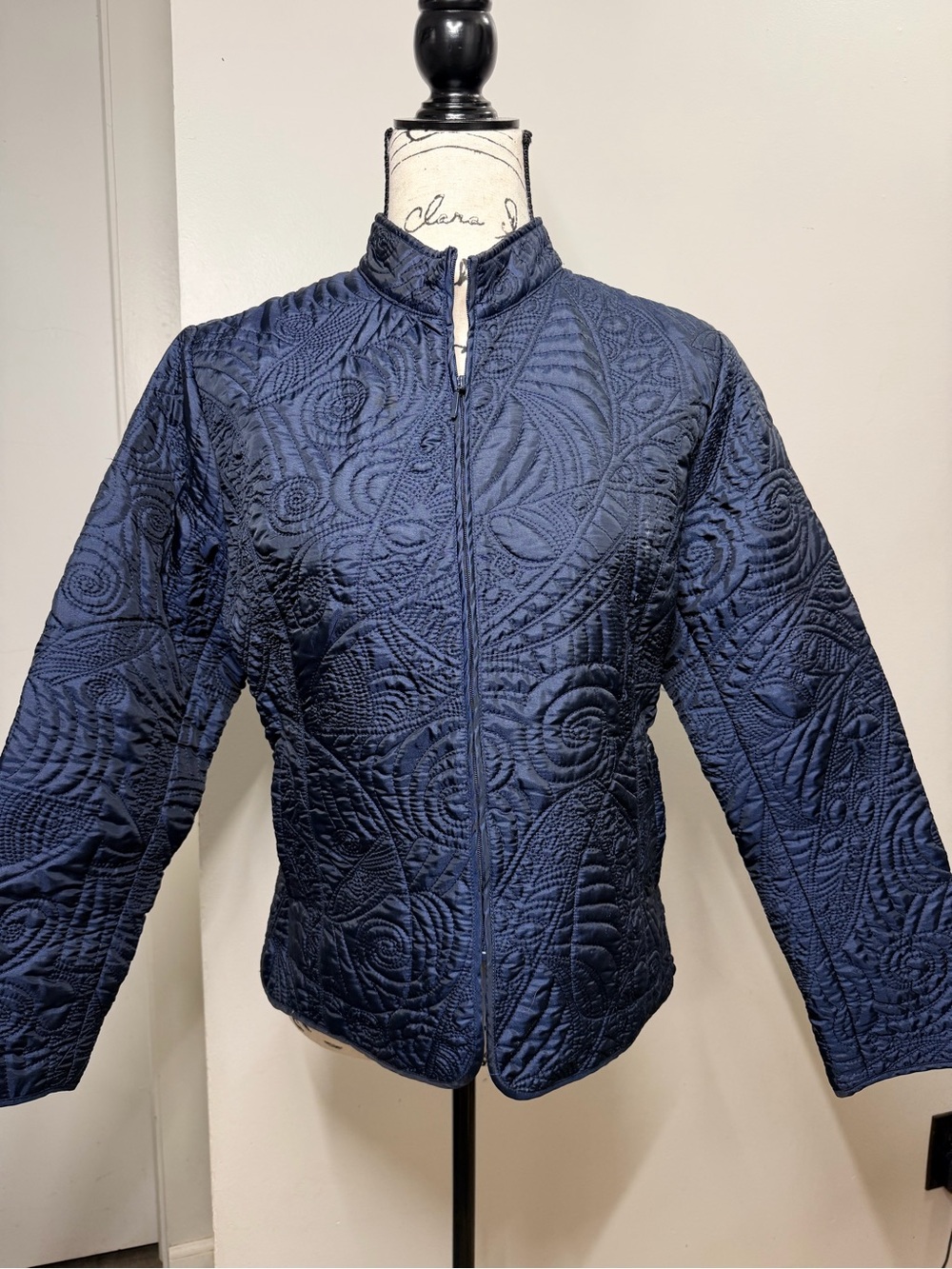 Chico’s Navy Quilted Embroidered Art to Wear Jacket Size 1 AvantGarde Retro